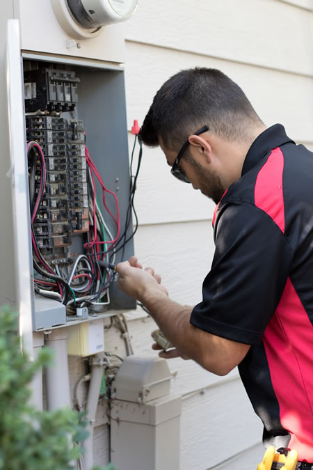 How much does it cost to replace electrical panel